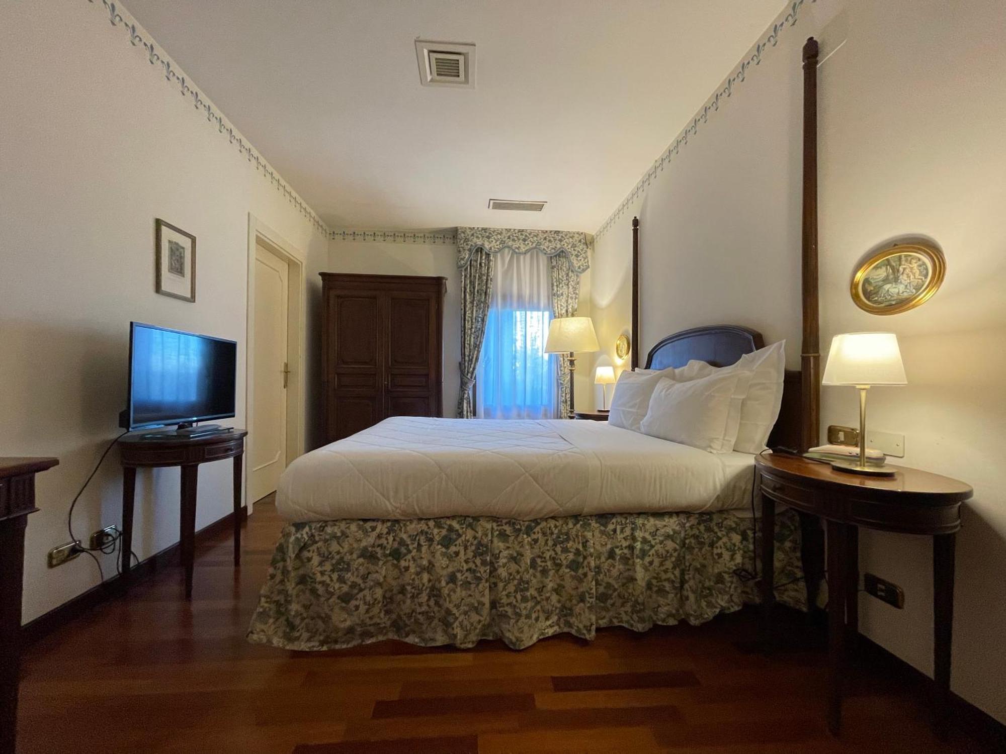Hotel Villa Luppis 파이시아노 외부 사진